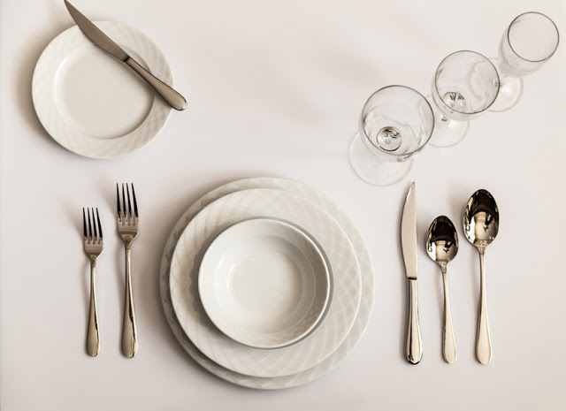 Πώς θα στρώσετε το πιο εντυπωσιακό γιορτινό τραπέζι [photos] - Φωτογραφία 3