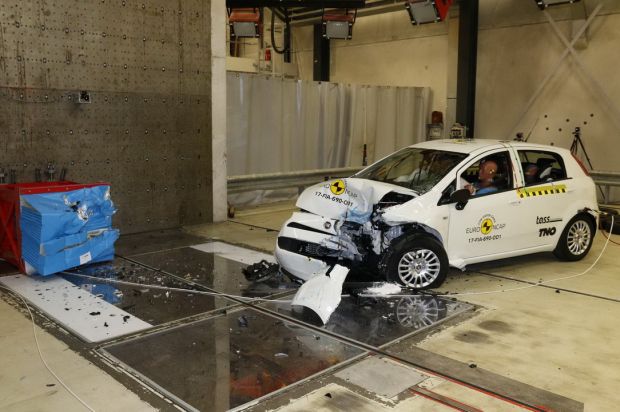 Euro NCAP: Το πρώτο αυτοκίνητο με μηδέν αστέρια στην ασφάλεια [video] - Φωτογραφία 3