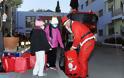 Ο Άγιος Βασίλης... καταρριχήθηκε από μπαλκόνι σε μπαλκόνι και μοίρασε δώρα στην Ογκολογική Μονάδα του Παίδων - Φωτογραφία 2