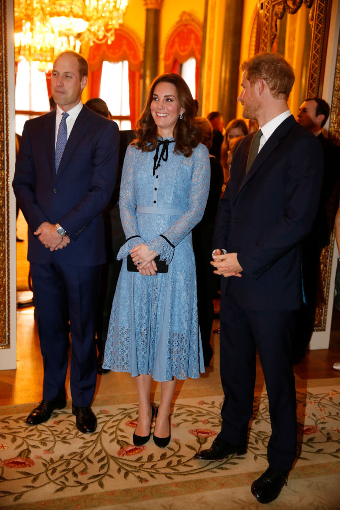 Yπάρχει ένας πολύ συγκεκριμένος λόγος που η Kate Middleton κρατάει πάντα clutches - Φωτογραφία 2