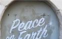 Μια «εναλλακτική Γέννηση» του Banksy στη Βηθλεέμ - Φωτογραφία 2