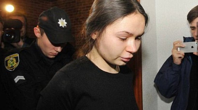 «Περιμένω την ποινή μου» «Λύγισε» στο δικαστήριο η κόρη του Ρώσου ολιγάρχη: Σας παρακαλώ συγχωρέστε με! - Φωτογραφία 1