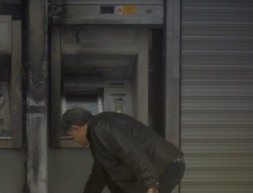 Κρήτη: Ανέλαβαν την ευθύνη για την επίθεση με τα γκαζάκια στην τράπεζα - Φωτογραφία 1