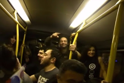 Όταν στη Θεσσαλονίκη, ένα λεωφορείο του ΟΑΣΘ έγινε κλαμπ - Φωτογραφία 1