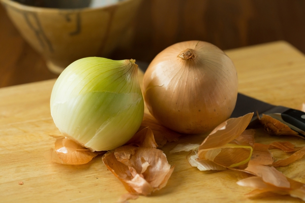 Τρία πράγματα που πρέπει να ξέρουμε όταν βάζουμε κρεμμύδι στο φαγητό - Φωτογραφία 1