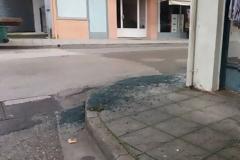 Ατύχημα με εμπλοκή λεωφορείου στα Καλύβια (ΔΕΙΤΕ ΦΩΤΟ ΑΠΟ ΤΟ ΣΗΜΕΙΟ)