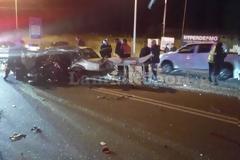 Σοκαριστικό τροχαίο: Δύο νεκροί, «σμπαράλια» αυτοκίνητο και μηχανή