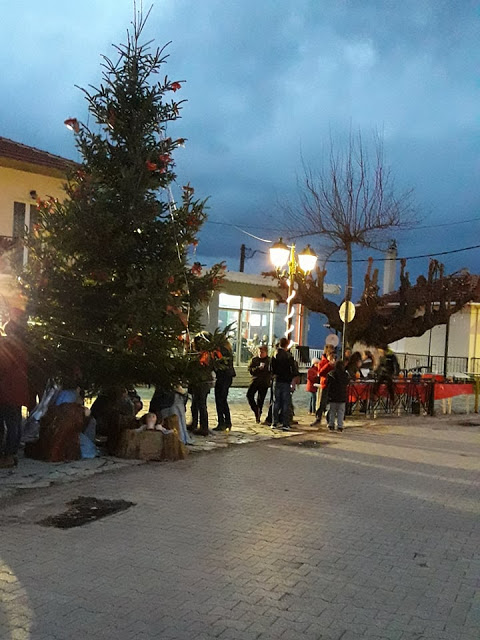 Χριστουγεννιάτικη Γιορτή στο ΘΥΡΡΕΙΟ (φωτό) - Φωτογραφία 13