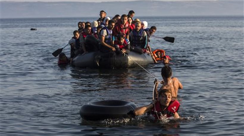 Πολιτικό άσυλο ζητούν 33 Τούρκοι που αποβιβάστηκαν στις Οινούσσες - Φωτογραφία 1