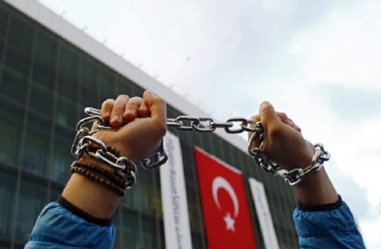 Χίος: Απόβαση 33 Τούρκων επιφανών από τη Σμύρνη που ζητούν πολιτικό άσυλο - Φωτογραφία 1