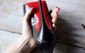 Louboutin: Γιατί τα πιο διάσημα παπούτσια του κόσμου έχουν κόκκινους πάτους; - Φωτογραφία 1