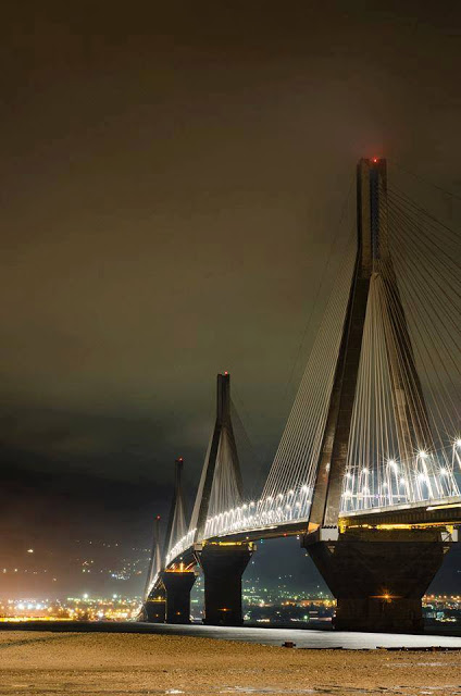 Όταν η γέφυρα Ρίου-Αντιρρίου χάνεται μέσα στην ομίχλη - Φωτογραφία 10
