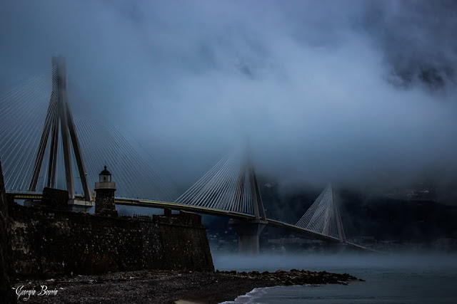 Όταν η γέφυρα Ρίου-Αντιρρίου χάνεται μέσα στην ομίχλη - Φωτογραφία 2