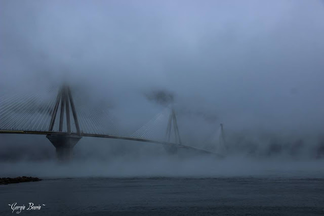 Όταν η γέφυρα Ρίου-Αντιρρίου χάνεται μέσα στην ομίχλη - Φωτογραφία 3