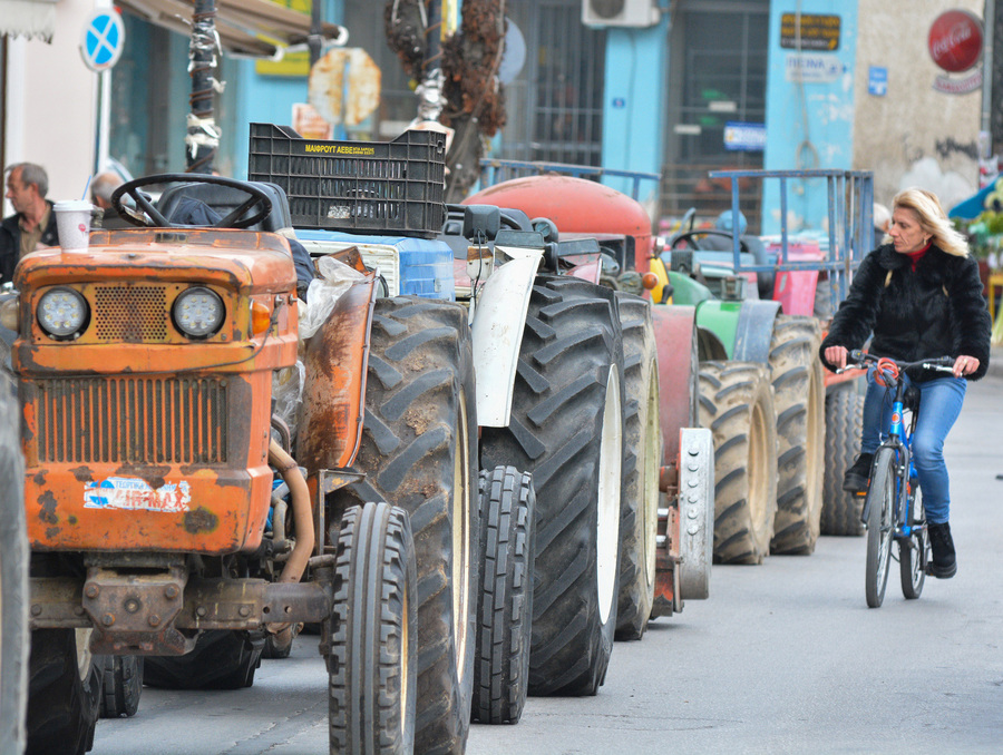 Οι αγρότες βγάζουν τα τρακτέρ στους δρόμους: Η κυβέρνηση θα μας βρει απέναντί της - Φωτογραφία 3
