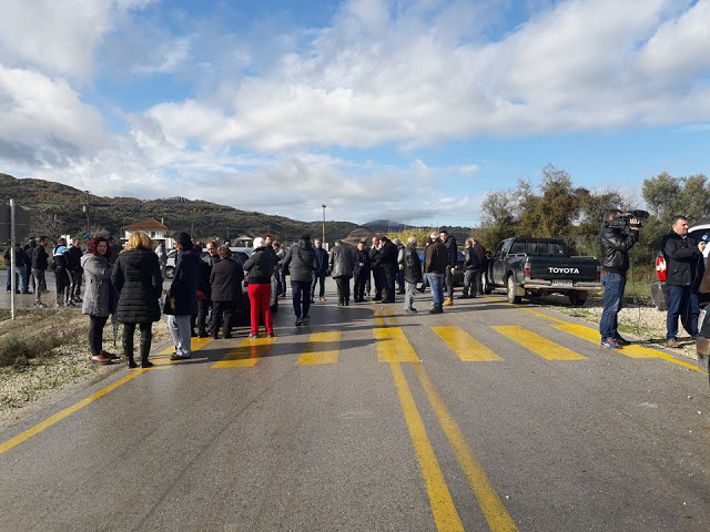 Νέα δυναμική διαμαρτυρία σήμερα στη ΓΟΥΡΓΟΥΒΛΗ ΘΥΡΡΕΙΟΥ ενάντια στην εγκατάσταση μονάδας με βιορευστά (ΦΩΤΟ: Στέλλα Λιάπη) - Φωτογραφία 100