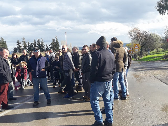 Νέα δυναμική διαμαρτυρία σήμερα στη ΓΟΥΡΓΟΥΒΛΗ ΘΥΡΡΕΙΟΥ ενάντια στην εγκατάσταση μονάδας με βιορευστά (ΦΩΤΟ: Στέλλα Λιάπη) - Φωτογραφία 123