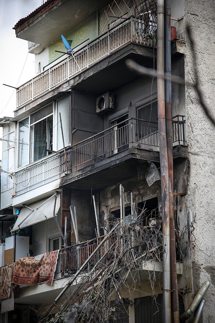 Τραγωδία: Τρεις νεκροί από φωτιά σε πολυκατοικία! (ΦΩΤΟ) - Φωτογραφία 4
