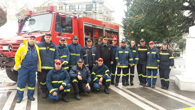 Σε Πυροσβεστικό πάρκο μετατράπηκε το μεσημέρι η κεντρική πλατεία Πτολεμαΐδας (Φωτογραφίες & Βίντεο) - Φωτογραφία 3