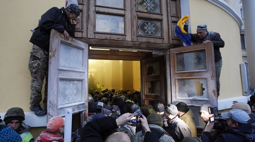 Ουκρανία: Πολιορκία στο «Παλάτι του Οκτωβρίου» από διαδηλωτές με επικεφαλής τον Σαακασβίλι - Φωτογραφία 1