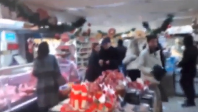 Βίντεο από την... επίσκεψη Ρουβίκωνα στο σούπερ μάρκετ - Φωτογραφία 1