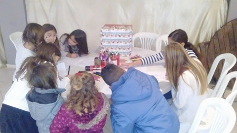 Με επιτυχία πραγματοποιήθηκε η Χριστουγεννιάτικη εκδήλωση του Συλλόγου Γονέων και Κηδεμόνων του Δημοτικού Σχολείου Αστακού (ΦΩΤΟ) - Φωτογραφία 13