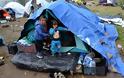 Λέσβος: Μέσα σε λάσπες και σκουπίδια μένουν οι πρόσφυγες στο hotspot στη Μόρια