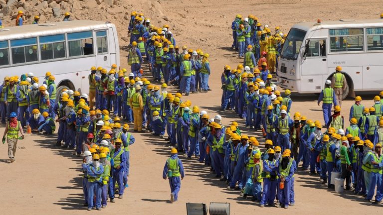 Εργατικό δουλεμπόριο στα γήπεδα του Κατάρ - Φωτογραφία 1