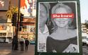 Το Λος Άντζελες γέμισε αφίσες που κατηγορούν τη Μέριλ Στριπ ότι γνώριζε για τον Γουάινστάϊν