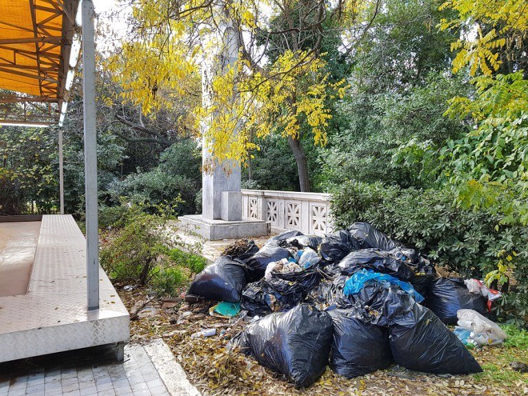 Τα μελαγχολικά Χριστούγεννα του Πεδίου του Άρεως: Ένα γιουσουρούμ δίπλα στην πιάτσα ναρκωτικών. - Φωτογραφία 10