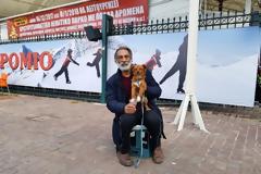 Τα μελαγχολικά Χριστούγεννα του Πεδίου του Άρεως: Ένα γιουσουρούμ δίπλα στην πιάτσα ναρκωτικών.