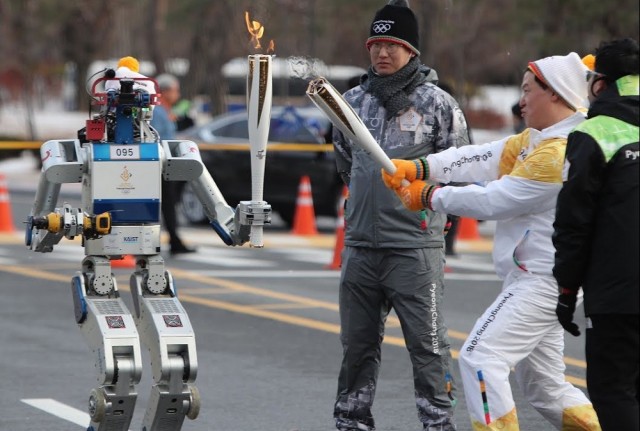Ρομπότ κρατούν τη δάδα στους Χειμερινούς Ολυμπιακούς! - Φωτογραφία 1