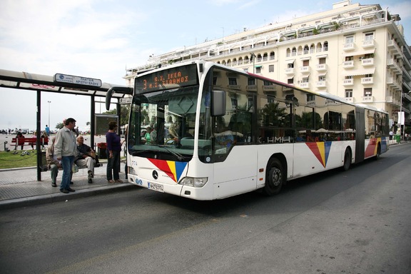 Βγήκαν μαχαίρια μέσα σε λεωφορείο στη Θεσσαλονίκη - Φωτογραφία 1