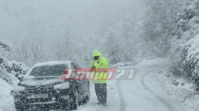 Μποτιλιάρισμα 14 χιλιομέτρων στην Αθηνών-Λαμίας λόγω του χιονιού - Γολγοθάς για χιλιάδες πολίτες - Φωτογραφία 5