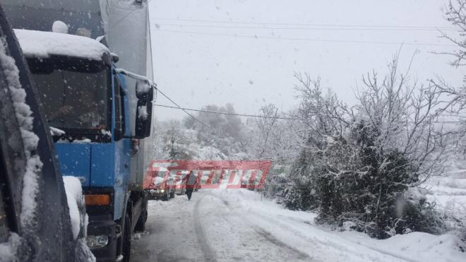 Μποτιλιάρισμα 14 χιλιομέτρων στην Αθηνών-Λαμίας λόγω του χιονιού - Γολγοθάς για χιλιάδες πολίτες - Φωτογραφία 7