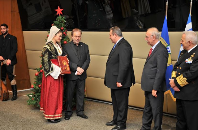 Χριστουγεννιάτικα κάλαντα στην πολιτική και στρατιωτική ηγεσία του ΥΠΕΘΑ - Φωτογραφία 6