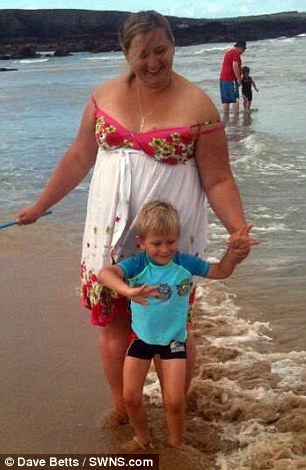 Ο γιος της, την ρώτησε γιατί είναι τόσο χοντρή και αυτή έχασε 83 κιλά... Δείτε πώς είναι σήμερα! [photos] - Φωτογραφία 4