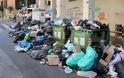 Αθήνα: Γιορτές με σκουπίδια, λόγω