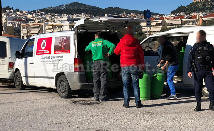 Παραβίασε το stop και συγκρούστηκε με βαν που μετέφερε φιάλες υγραερίου! - Φωτογραφία 2