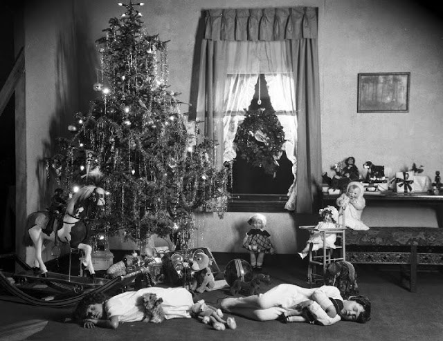 Το πρώτο χριστουγεννιάτικο δέντρο που στολίστηκε στην Ελλάδα - Φωτογραφία 4