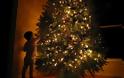 Το πρώτο χριστουγεννιάτικο δέντρο που στολίστηκε στην Ελλάδα