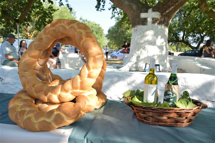 Χριστούγεννα στην Ελλάδα με γουρουνοχαρά, «σπάργανα Χριστού», Χριστόκλουρα, Μωμόγερους & Μπαμπουσιαραίους - Φωτογραφία 19