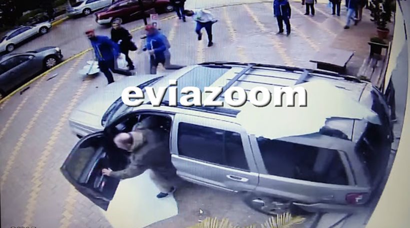 Βίντεο: Αυτοκίνητο «μπούκαρε» με την όπισθεν σε κατάστημα - Φωτογραφία 1