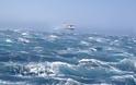 To Blue Star Naxos προσεγγίζει τη Νάξο - Μέσα σε κύματα θηρία [video]