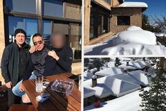 Τα... τσίπουρα γνωστού παρουσιαστή στα χιόνια! [photos]