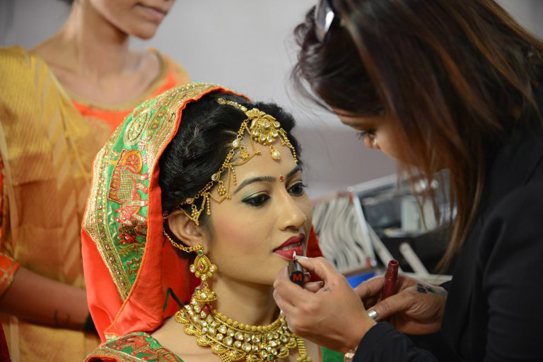 Οπτικό υπερθέαμα Πανδαισία χρωμάτων: 251 νύφες σε μαζικό γάμο στην Ινδία! - Φωτογραφία 2