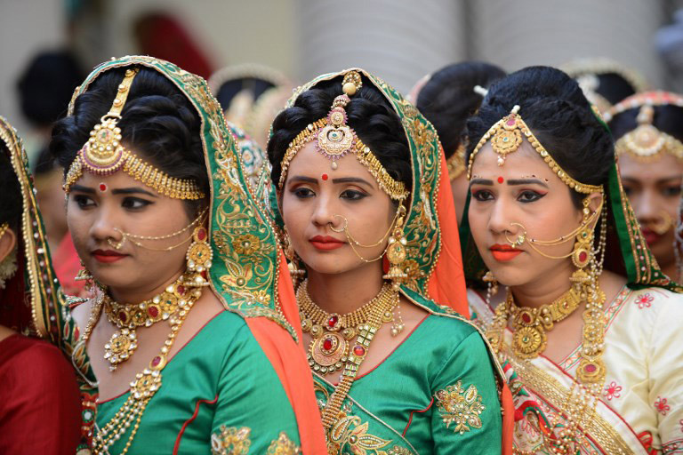 Οπτικό υπερθέαμα Πανδαισία χρωμάτων: 251 νύφες σε μαζικό γάμο στην Ινδία! - Φωτογραφία 4