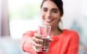 Πρόληψη ουρολοίμωξης: Πόσο νερό πρέπει να πίνουν οι γυναίκες