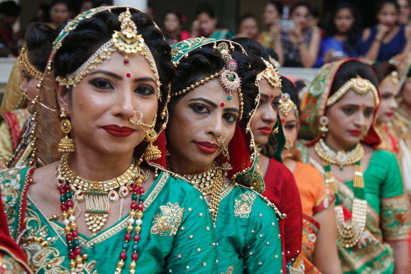 Εμπορος διαμαντιών πάντρεψε 251 ζευγάρια στην Ινδία και τους χάρισε πανάκριβα δώρα - Φωτογραφία 8
