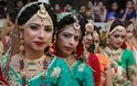 Εμπορος διαμαντιών πάντρεψε 251 ζευγάρια στην Ινδία και τους χάρισε πανάκριβα δώρα - Φωτογραφία 8